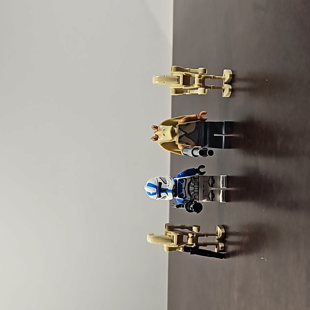 Lego Star Wars The Phantom Menace 2 battle droids, Clone Trooper and a Gungan.